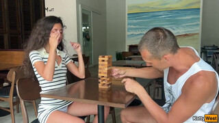 Игра проиграна, за тобой должок - анальный секс на диване